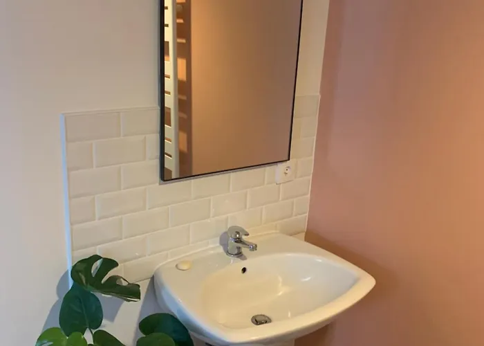 Aux Portes Du Circuits * Yvré-lʼÉvêque